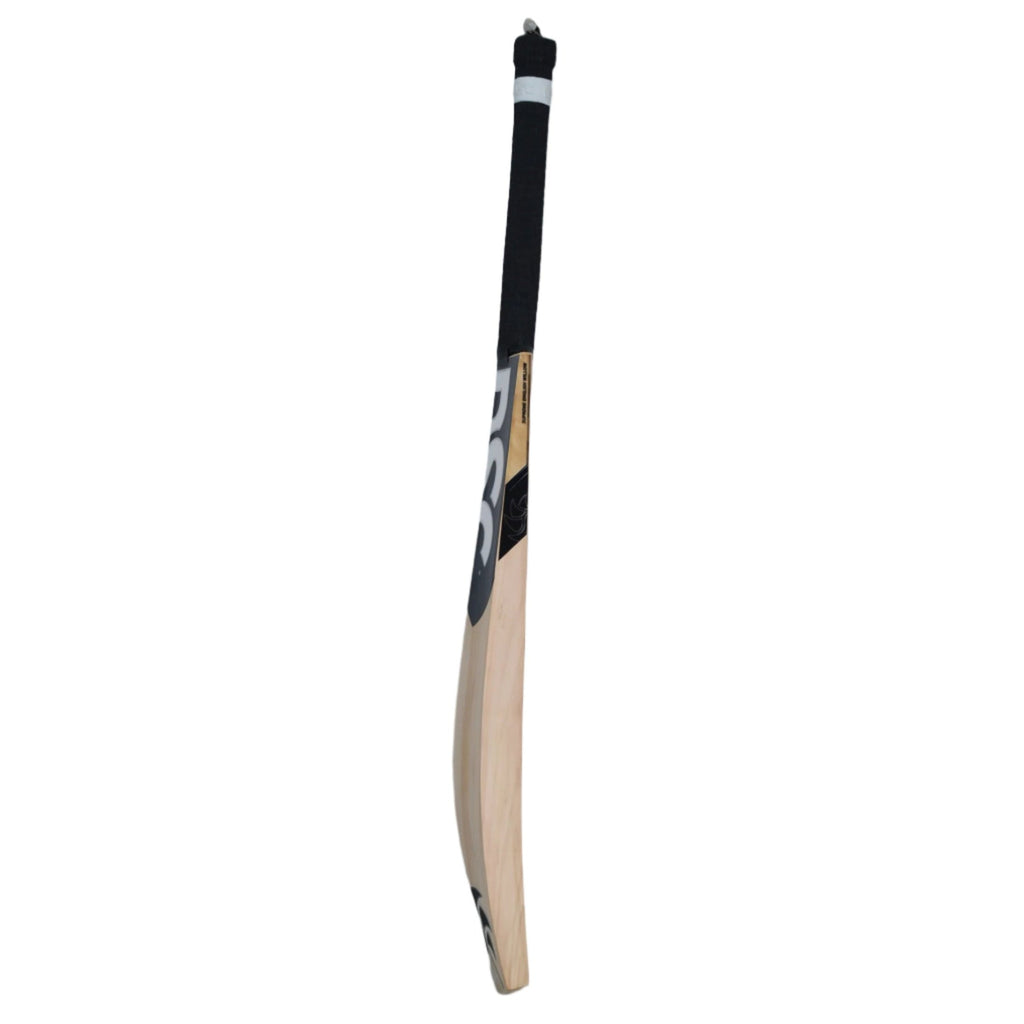 DSC Blak 330 junior English willow cricket bat, Size 5, side profile showing blade and edge