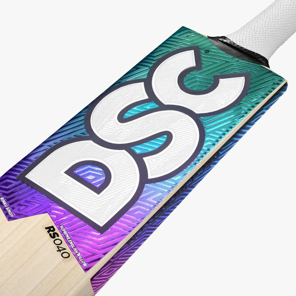 DSC RS 040 cricket bat willow and branding detail