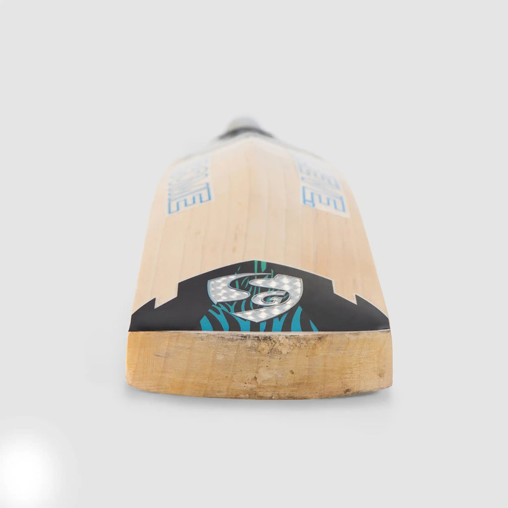 SG Nexus Xtreme junior cricket bat close detail